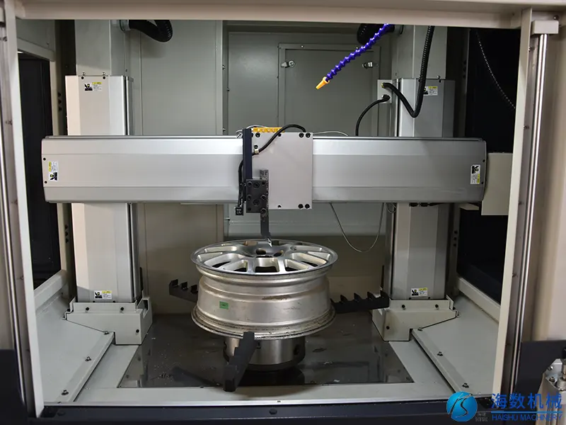 轮毂拉丝机运行中